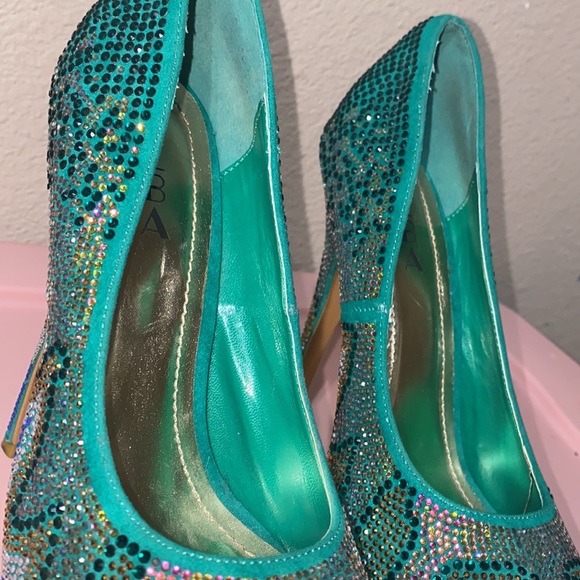 Alba Heels size 9 - Picture 11 of 16